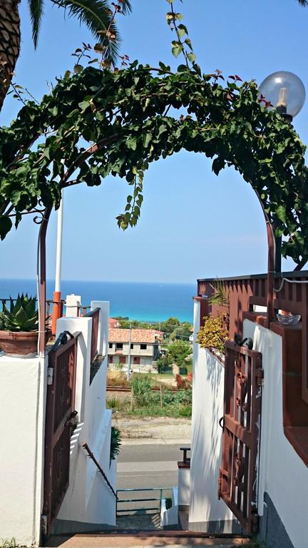 Bed and Breakfast San Carlo - Terrazzo Sul Mare Con Ristorante E Pizzeria Цамброне Экстерьер фото