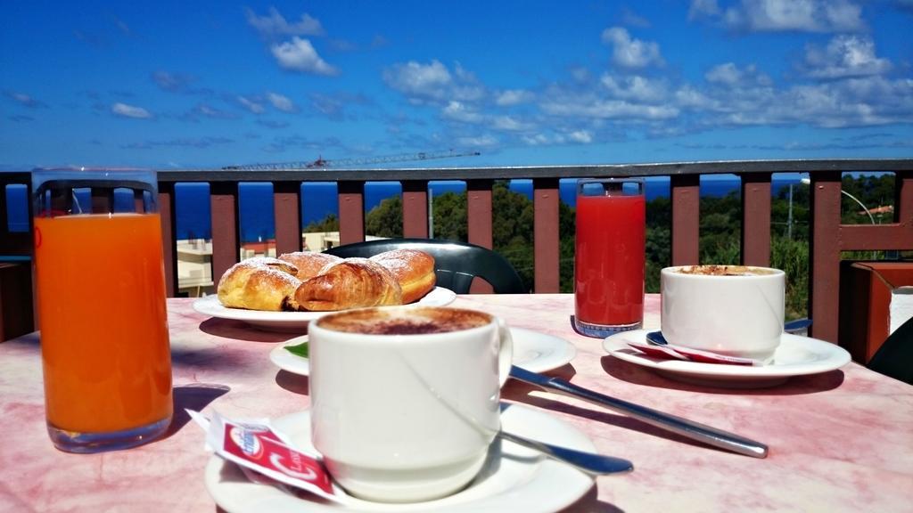 Bed and Breakfast San Carlo - Terrazzo Sul Mare Con Ristorante E Pizzeria Цамброне Экстерьер фото