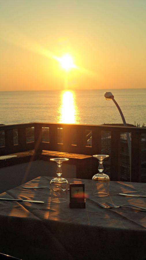 Bed and Breakfast San Carlo - Terrazzo Sul Mare Con Ristorante E Pizzeria Цамброне Экстерьер фото